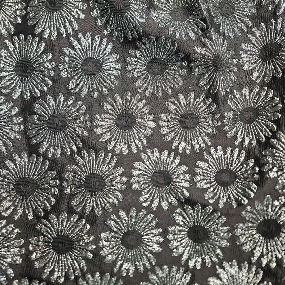 Talbots Sleeveless Black Dress with Silver Daisy Print Size 12 Lined - Picture 3 of 13